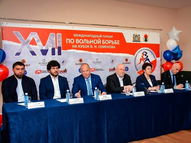 За вклад в развитие спорта. За вклад в развитие спорта.