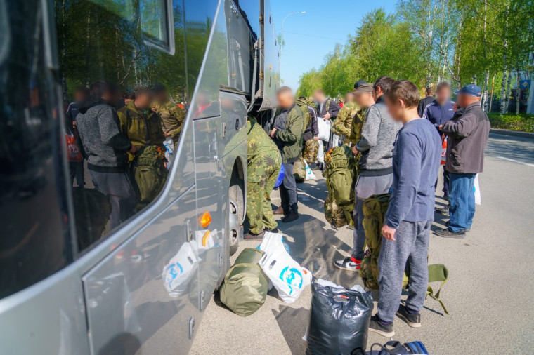 На службу по контракту.